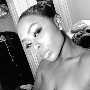 Meet your Posher, Laury